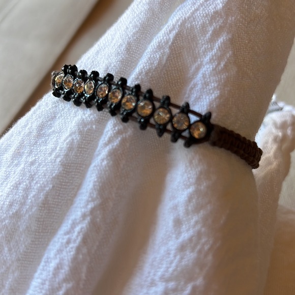 Gloriana Crystal and Macrame bracelet - Picture 2 of 6